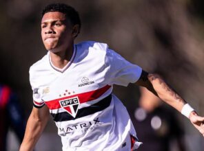 São Paulo renova com atacante do sub-20