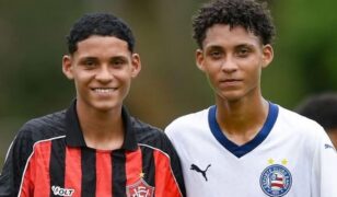 Mãe vive emoção dupla ao ver filhos como zagueiros rivais no BaVi