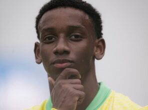 Conheça a história de superação de Gabriel Mec, o talento do Grêmio que driblou a fome e a falta de moradia