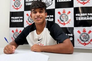 Atacante Cadu assina contrato de formação com o Corinthians