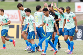 Seleção Brasileira Sub-16 faz jogo-treino contra o sub-20 do Meia Noite