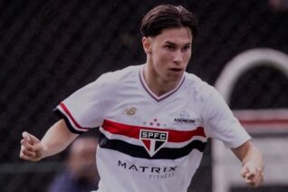Com multa de 60 milhões, jogador da base assina contrato profissional com o São Paulo