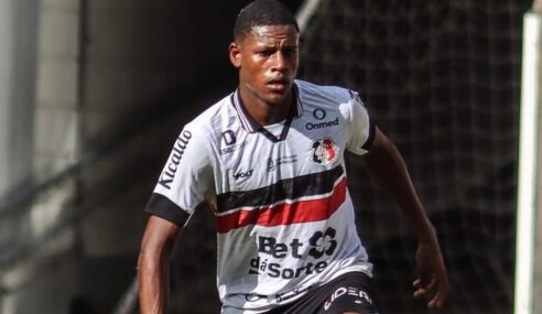 Corinthians acerta empréstimo de zagueiro do Santa Cruz para reforçar a base