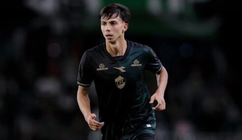 Coritiba renova com João Almeida até 2029 e garante promessa da base