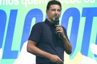 Com atuação entre base e profissional, Elano acerta retorno ao Santos