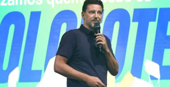 Elano acerta retorno ao Santos para comandar a base