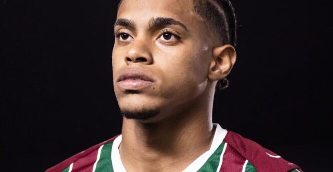Fluminense anuncia a renovação de contrato de joia da base