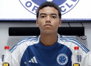 Promessa do Cruzeiro e da Seleção Sub-16 assina primeiro contrato profissional