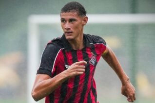 Vitória amplia contrato de promessa da base até 2029