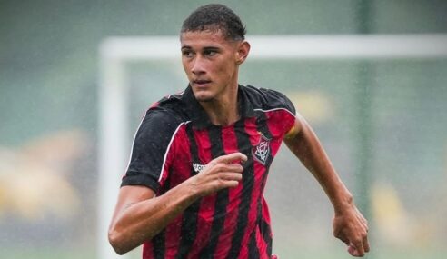 Vitória amplia contrato de promessa da base até 2029