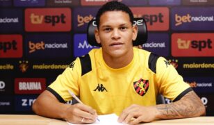 Aos 16 anos, João Henrique assina primeiro vínculo profissional com o Sport