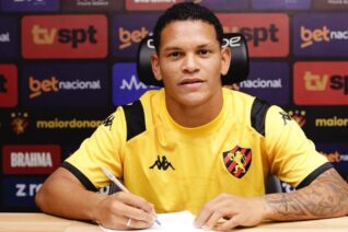 Aos 16 anos, João Henrique assina primeiro vínculo profissional com o Sport
