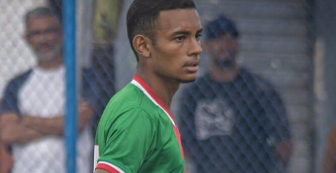 Atleta de 17 anos sofre parada cardíaca no Baiano Sub-20, é socorrido e segue internado