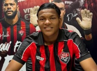 Destaque da base, Geovane firma vínculo profissional com o Vitória/BA