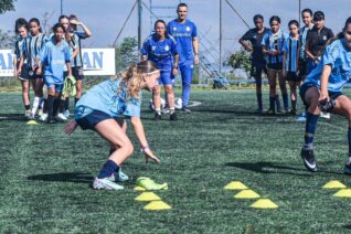 Escola do Grêmio promove aulão feminino em homenagem ao Dia da Mulher