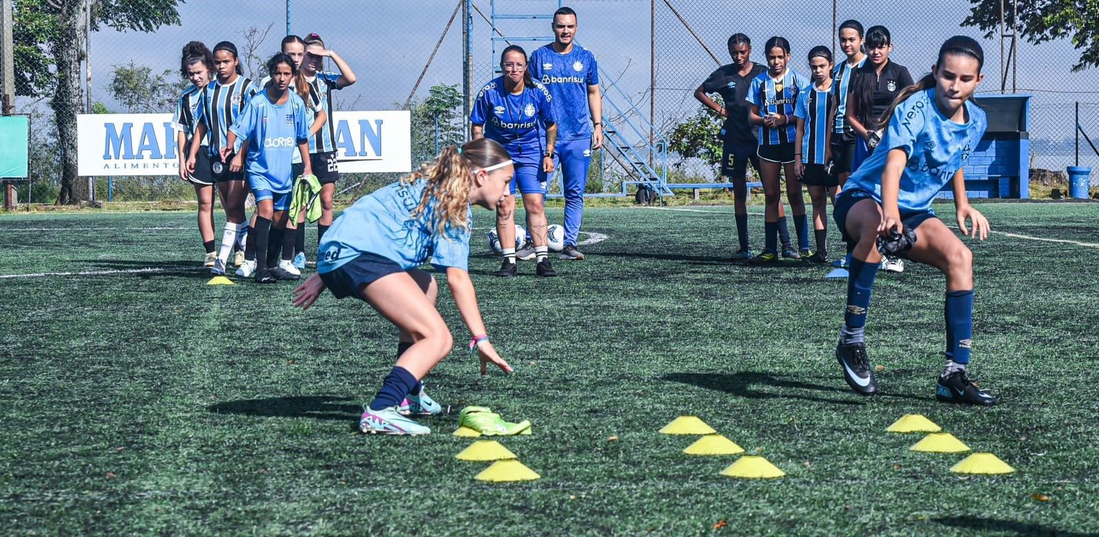 Escola do Grêmio promove aulão feminino em homenagem ao Dia da Mulher