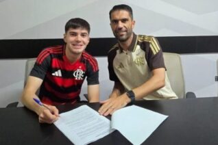 Flamengo amplia elenco com atacante mexicano