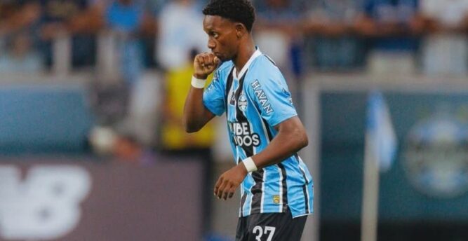 Grêmio projeta venda milionária de Gabriel Mec