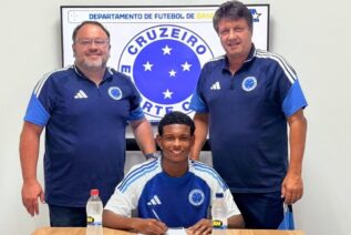 Guilherme de Jesus assina primeiro contrato de formação com o Cruzeiro/MG