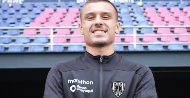 Lucas Pérez deixa o Coritiba por empréstimo ao Independiente Juniors