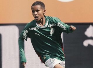 Promessa da base do Palmeiras chama atenção na Espanha