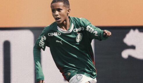 Promessa da base do Palmeiras chama atenção na Espanha