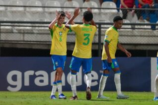 Brasil estreia com goleada e atropela Bolívia no Sul-Americano Sub-17