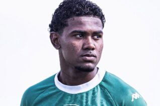 Bryan Queiroz ganha espaço no Guarani e assina primeiro contrato profissional