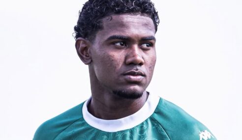 Bryan Queiroz ganha espaço no Guarani e assina primeiro contrato profissional