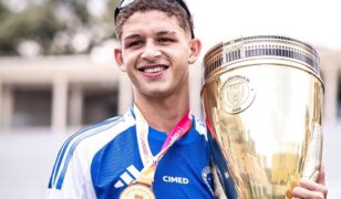 Campeão da Copinha, Gustavinho tem contrato renovado com o Cruzeiro/MG