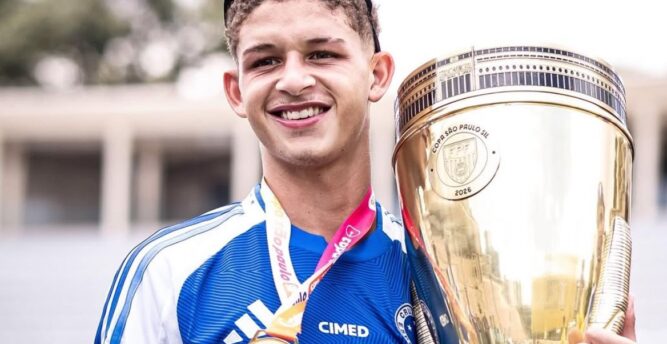 Campeão da Copinha, Gustavinho tem contrato renovado com o Cruzeiro/MG