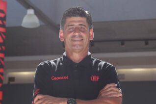 Diretor da base do Athletico Paranaense projeta avanço na formação dos atletas