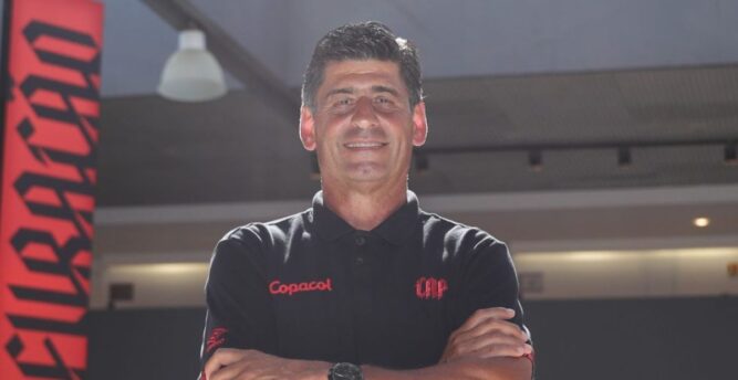 Diretor da base do Athletico Paranaense projeta avanço na formação dos atletas