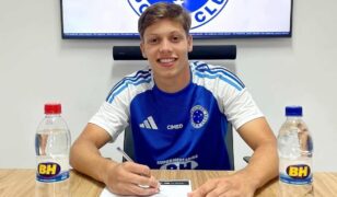 Hyud Greggio assina primeiro contrato de formação com o Cruzeiro/MG