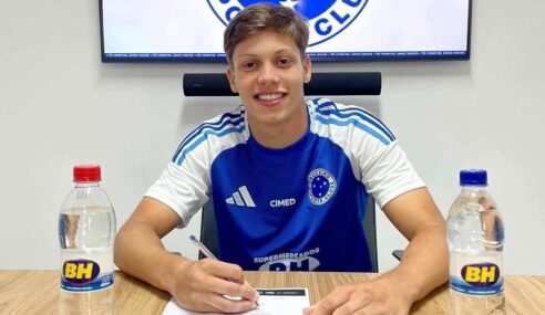 Hyud Greggio assina primeiro contrato de formação com o Cruzeiro/MG