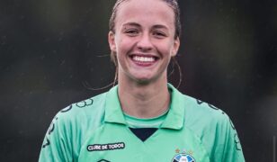 Josi Bencke assina primeira contrato profissional com o Grêmio/RS