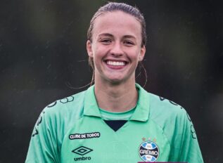 Josi Bencke assina primeira contrato profissional com o Grêmio/RS