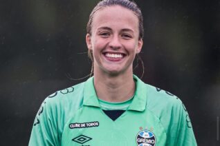 Josi Bencke assina primeiro contrato profissional com o Grêmio/RS