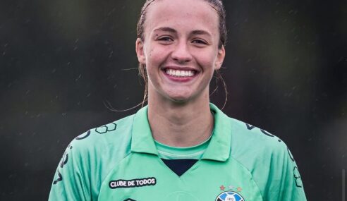 Josi Bencke assina primeira contrato profissional com o Grêmio/RS