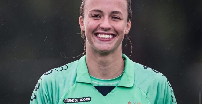 Josi Bencke assina primeira contrato profissional com o Grêmio/RS