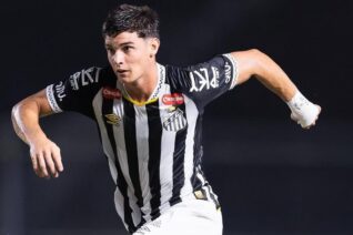 Santos/SP terá novo volante da base integrado ao profissional