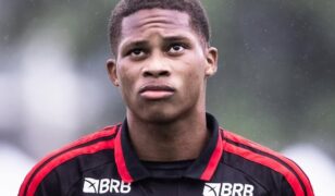 Segundo atleta mais jovem da história a jogar a Série B ganha espaço na base do Flamengo