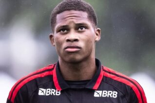 Segundo atleta mais jovem da história a jogar a Série B ganha espaço na base do Flamengo