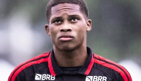 Segundo atleta mais jovem da história a jogar a Série B ganha espaço na base do Flamengo
