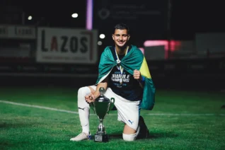 Com 17 anos, Lucca Paulino conquista títulos e ganha destaque na base do futebol europeu