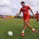 Conheça Vini Oliveira, lateral esquerdo que assinou contrato profissional com o Náutico