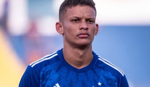 Cruzeiro/MG avalia proposta do exterior por zagueiro Janderson