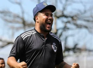 João Gabriel fundou Atlético Ubaí durante depressão e hoje projeta passos largos no futebol mineiro