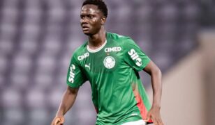 Palmeiras/SP promove zagueiro marfinense Koné ao grupo de apoio do profissional