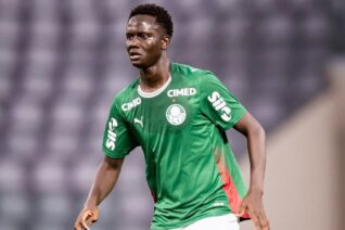 Palmeiras/SP promove zagueiro marfinense Koné ao grupo de apoio do profissional